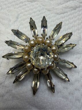 Vintage Clear Crystal and Pearl Radiant Brooch